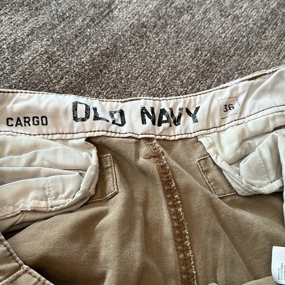 OLD Navy men’s cargo shorts; size 36 - Picture 2 of 3